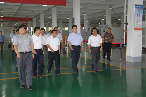 李伟:九游会游戏要适应新形势发挥示范带头作用 