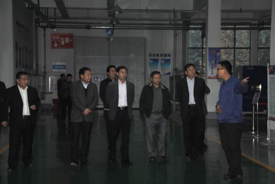 叶朝雨一行来九游会游戏公司调研