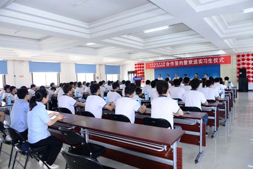 九游会游戏公司与山东理工职业学院合作签约暨欢送实习生仪式隆重举行
